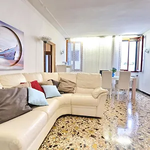 Apartment Life, Venice
